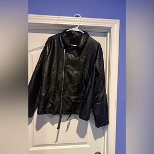 Elegant Black Faux Leather Jacket for Women – Stylish & Versatile